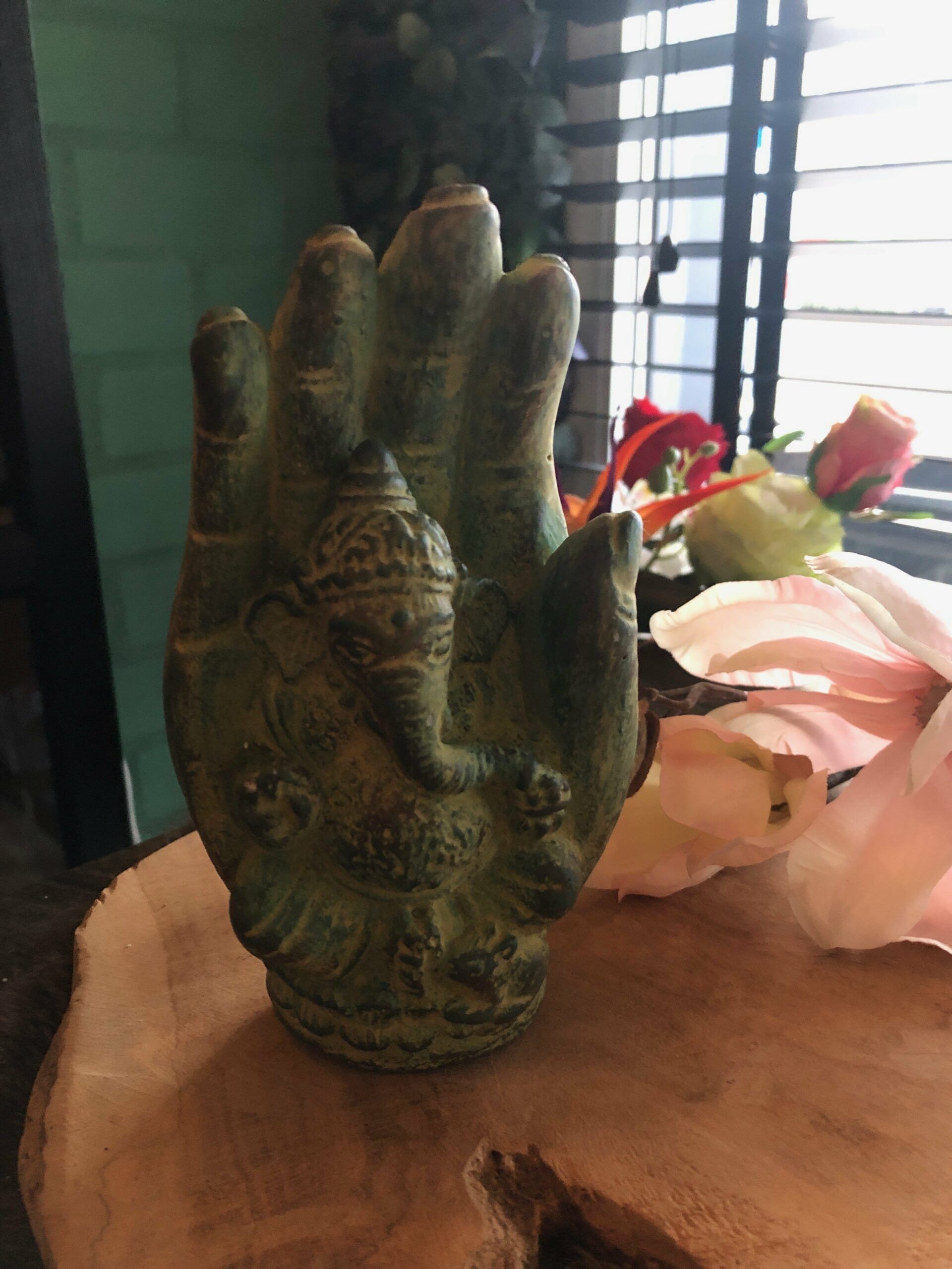 Ganesha in hand beeldje